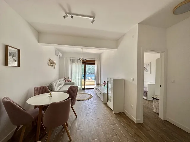 51 m² große 1-Zimmer-Wohnung mit Panoramablick auf das Meer in Herceg Novi